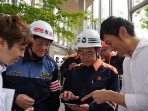 写真02：知事と市長への説明